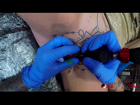 ❤️ Äärimmäisen tatuoitu hottie Sully Savage sai tatuoinnin klitorikseen ❤️ Vittu video at porn fi.mysexgamer.ru ❤